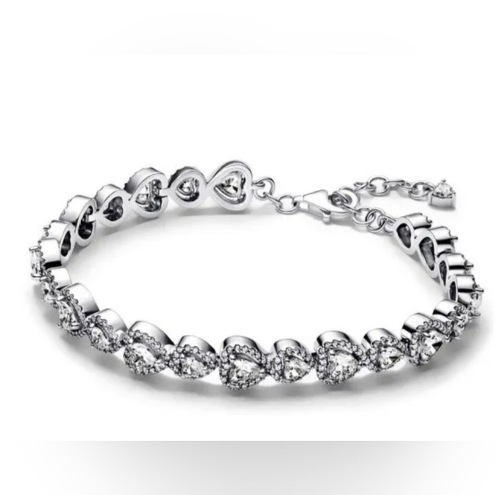 PANDORA STERLING SILVER, HALO HEARTS BRACELET! ABSOLUTELY STUNNING!